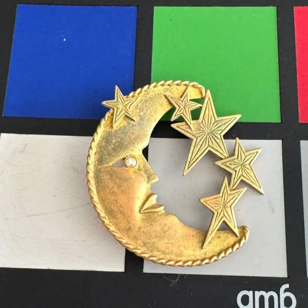 Vintage Jonette Jewelry “Man on the Moon” Costume Gold Tone JJ Signed Brooch 2”